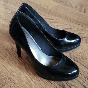 Fioni black heels with small platform in size 8